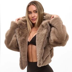 NWT Cruellafree Buffbunny Faux Fur Coat Fawn XXXL
